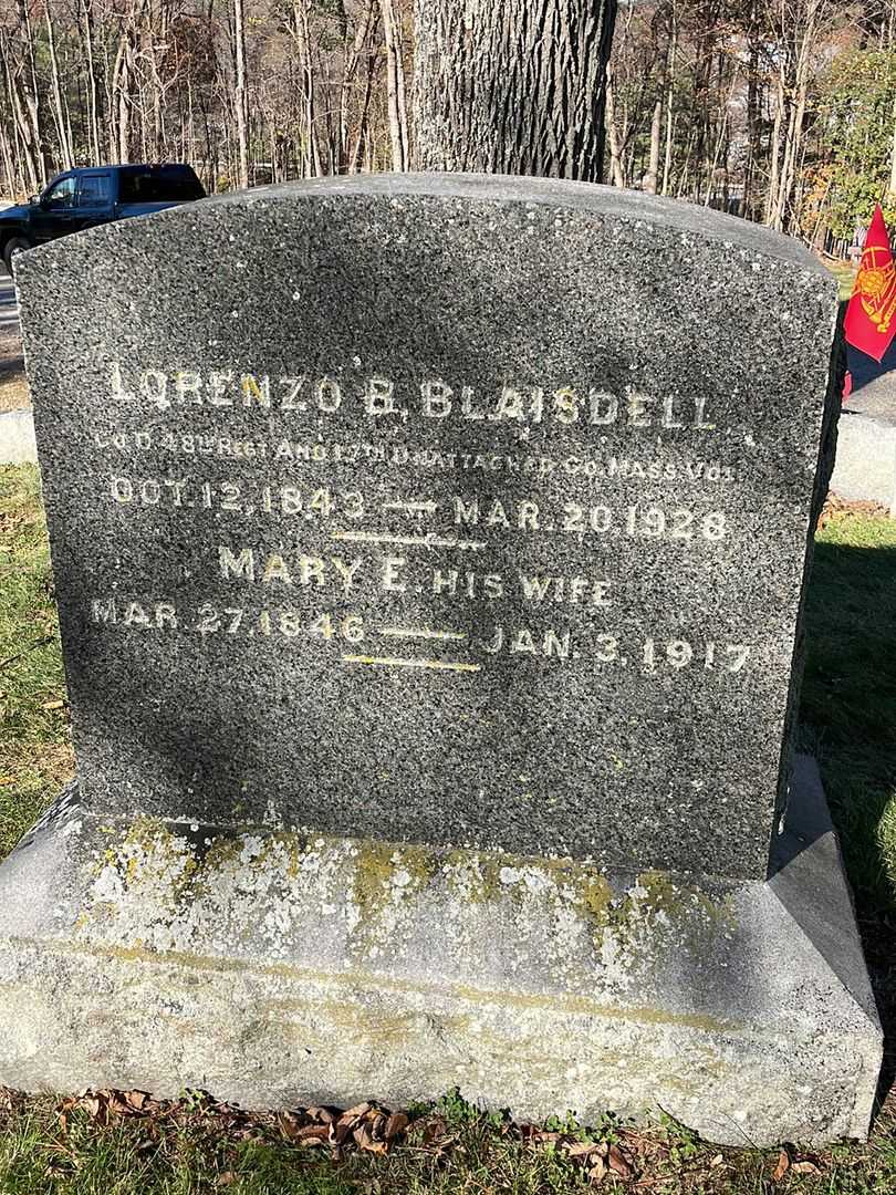 Lorena B. Whitcomb's grave. Photo 3