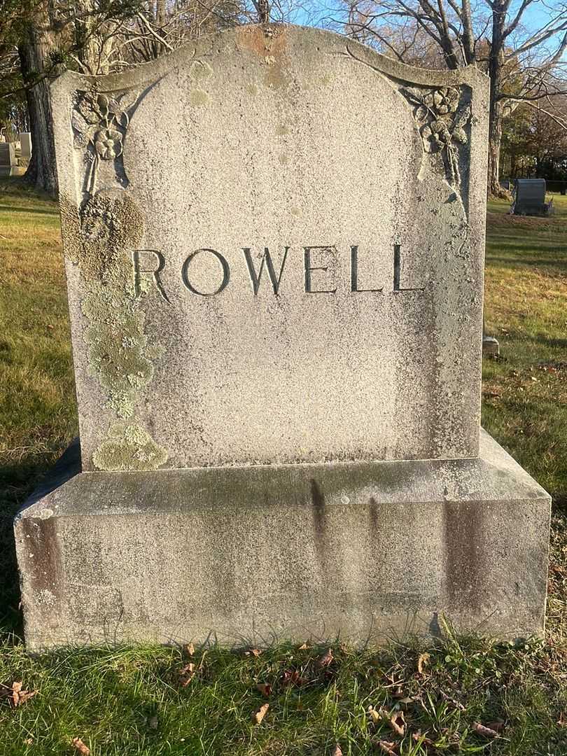 Laura R. Jewell's grave. Photo 1