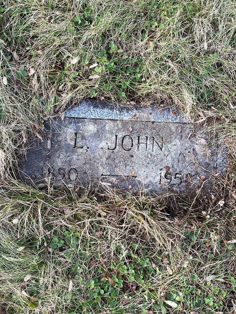 L. John Sande's grave. Photo 3