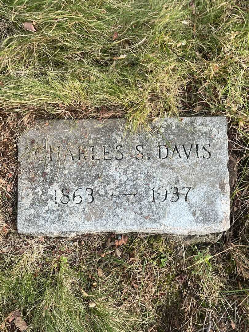 Charles S. Davis's grave. Photo 3