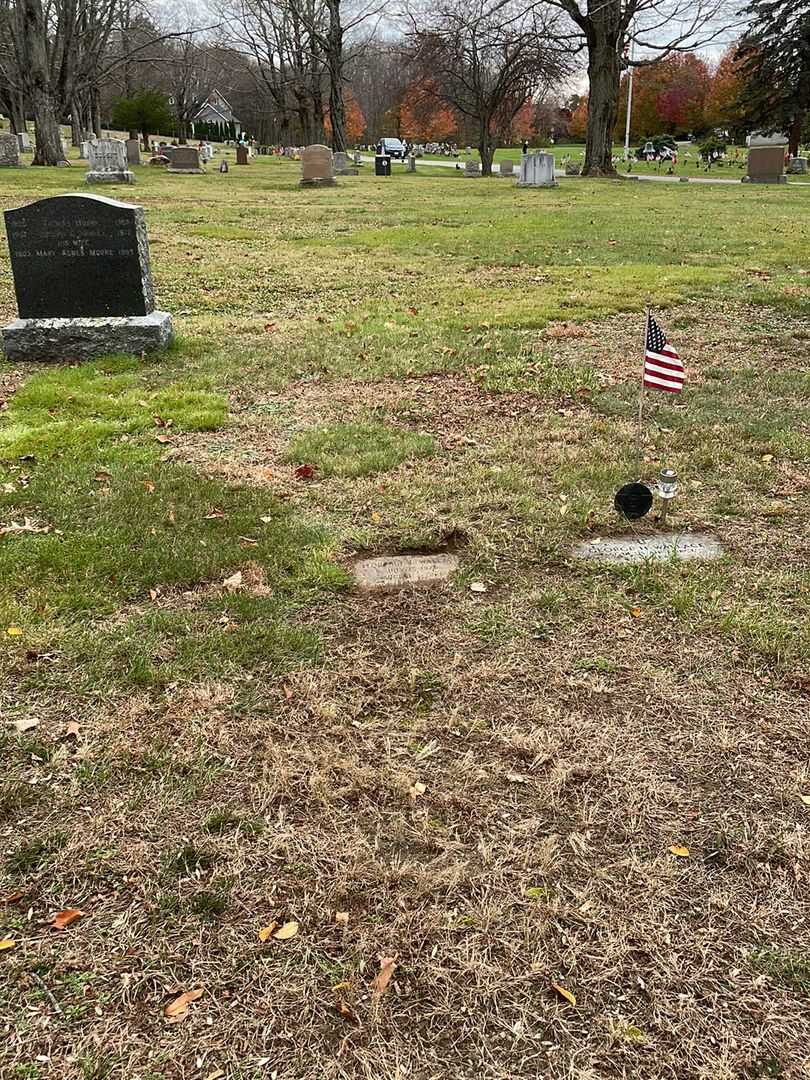 Florence L. Wallace's grave. Photo 2