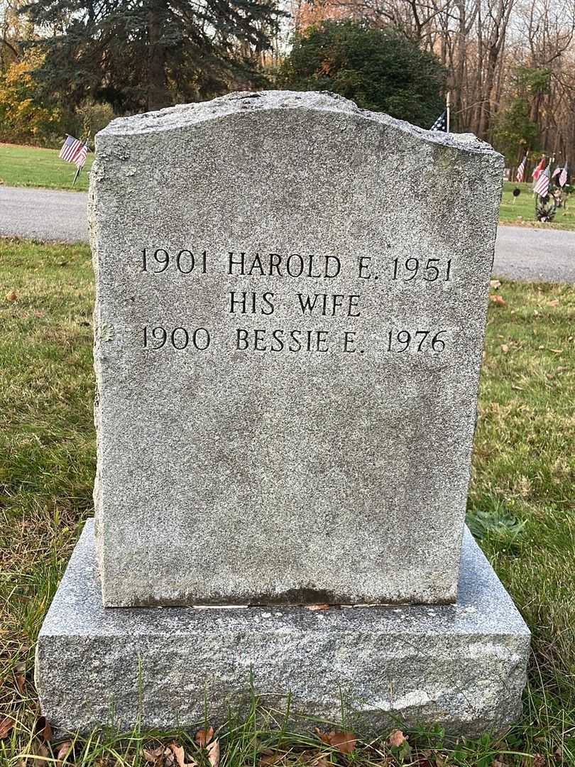 Bessie E. Norden's grave. Photo 4