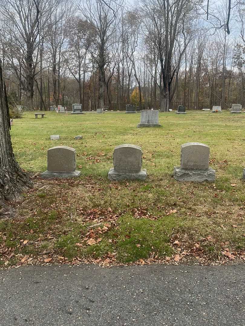 Nellie Fuller Robinson's grave. Photo 2