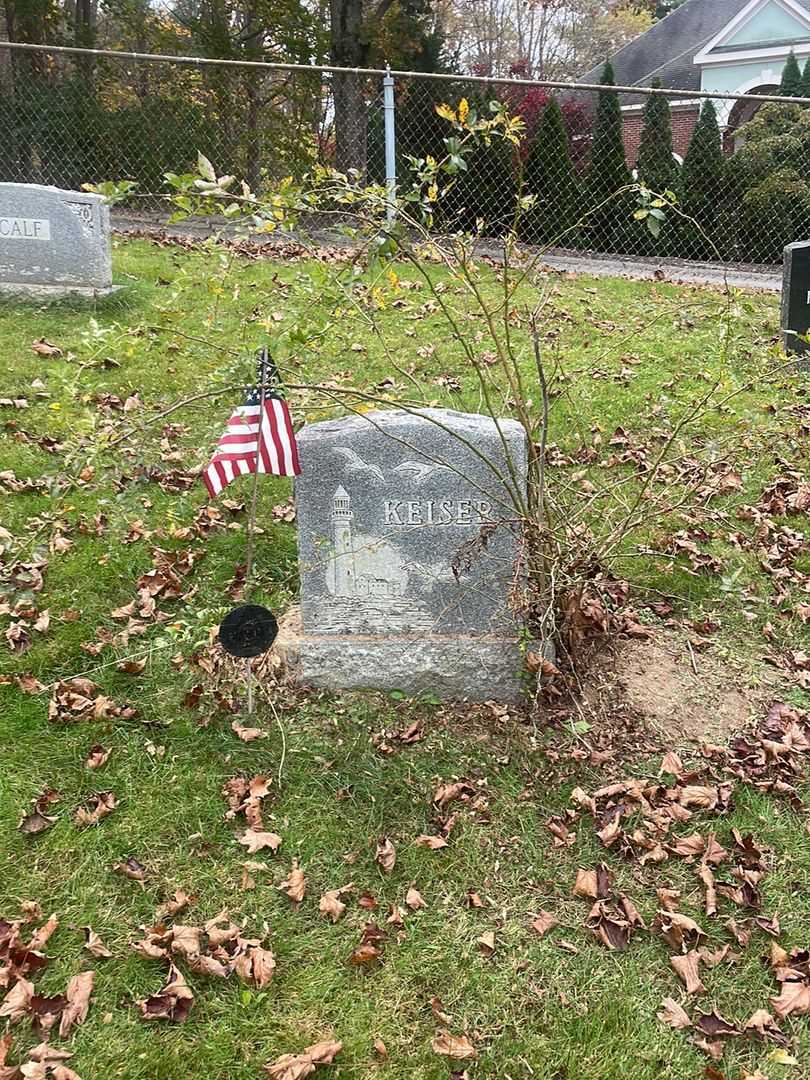 Roy E. Keiser's grave. Photo 2