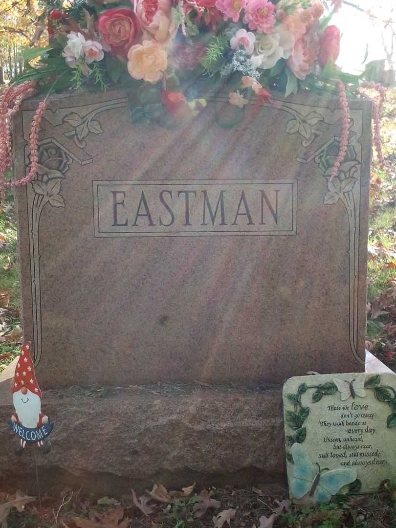 Viola M. Cormier Eastman's grave. Photo 3