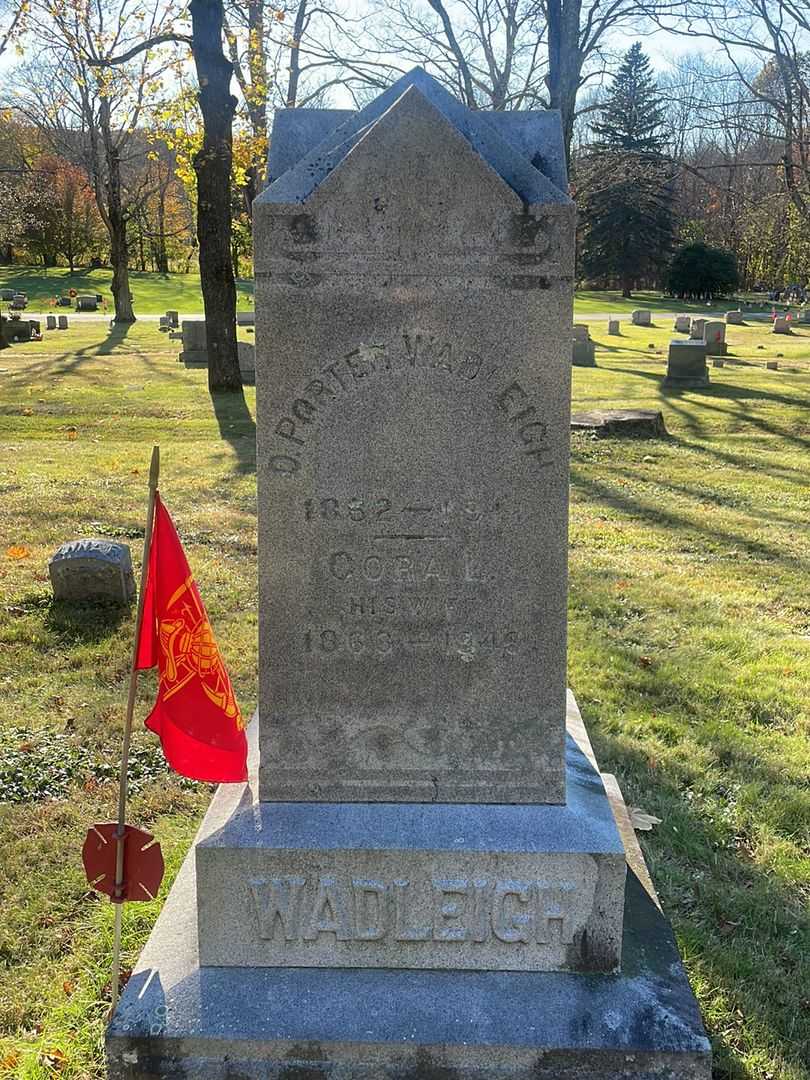 Cora L. Wadleigh's grave. Photo 1