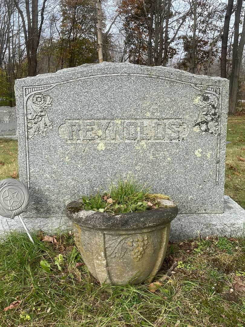 Carey A. Reynolds's grave. Photo 1