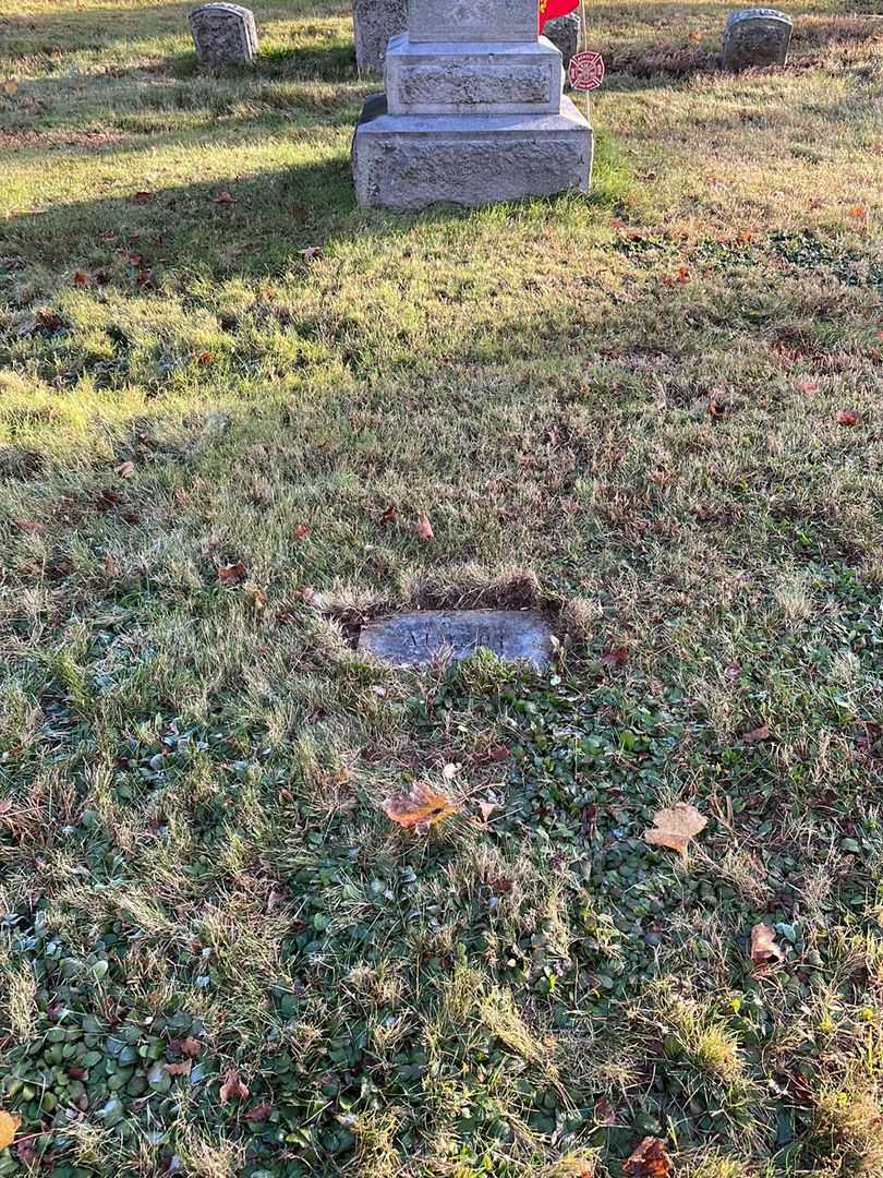 Albert Wadleigh's grave. Photo 3