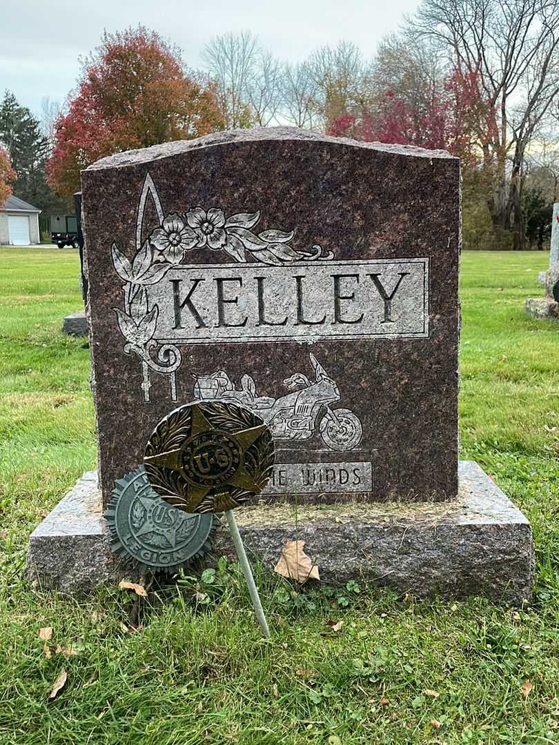 James E. Kelley's grave. Photo 1