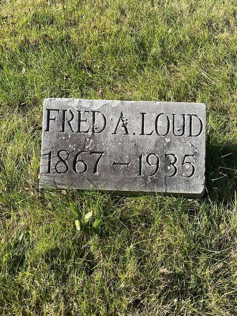 Fred A. Loud's grave. Photo 3