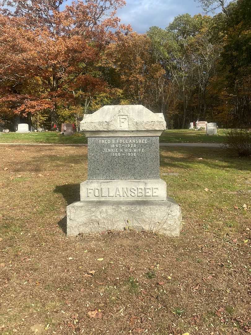 Fred B. Follansbee's grave. Photo 2