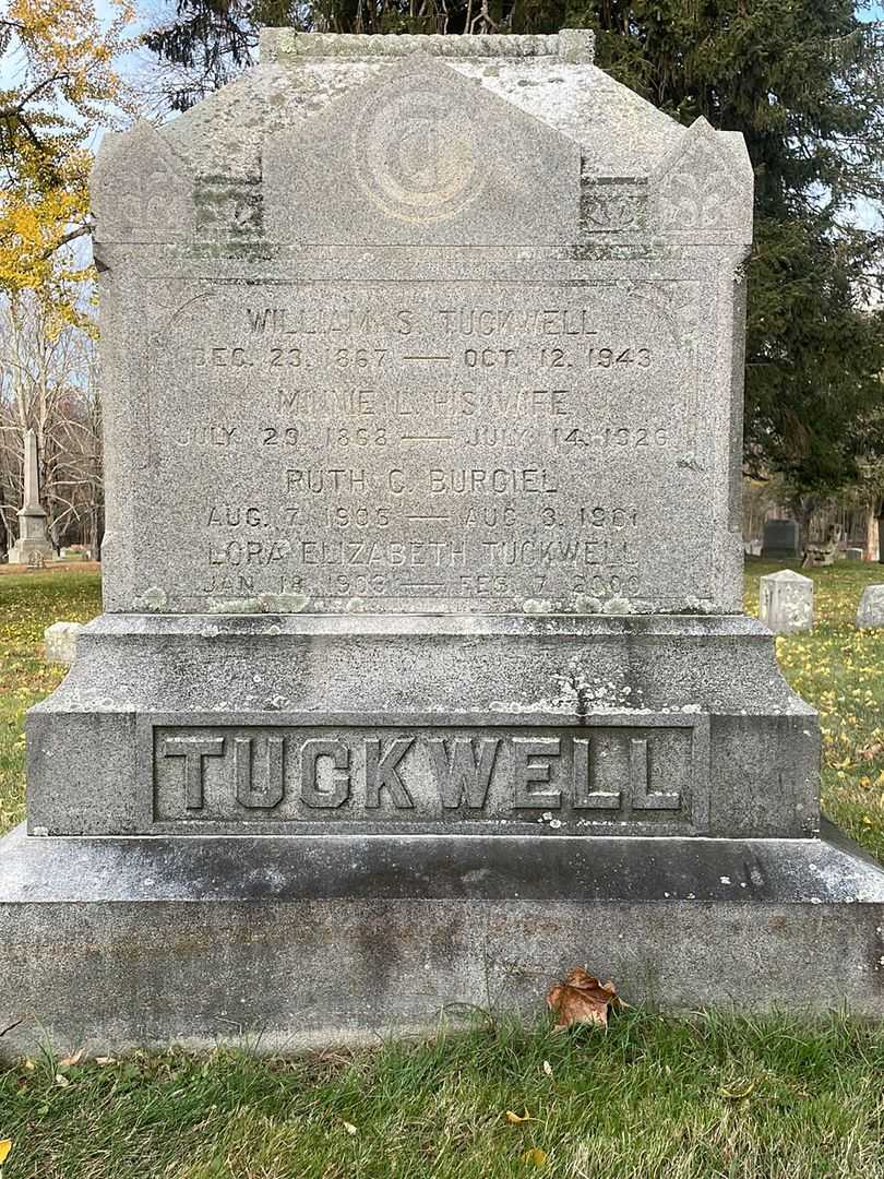 Lora Elizabeth Tuckwell's grave. Photo 3