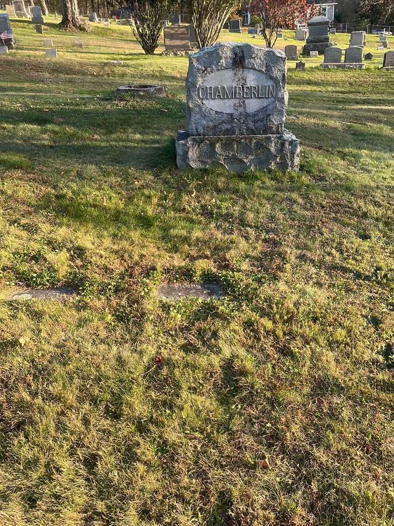 Helen Chamberlin's grave. Photo 3