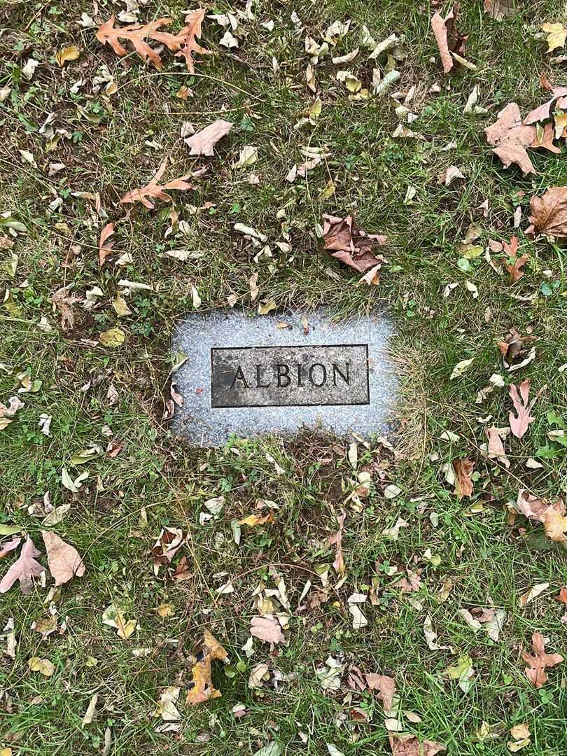 Albion E. Journeay's grave. Photo 4