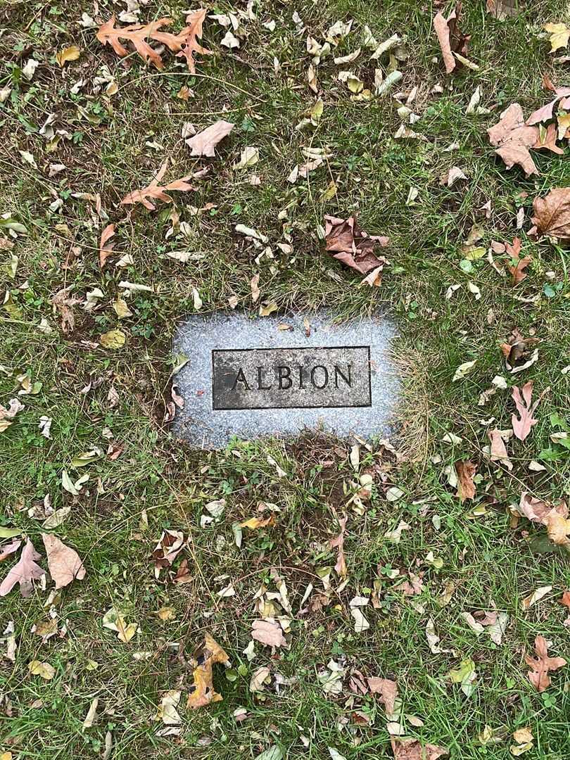 Albion E. Journeay's grave. Photo 5