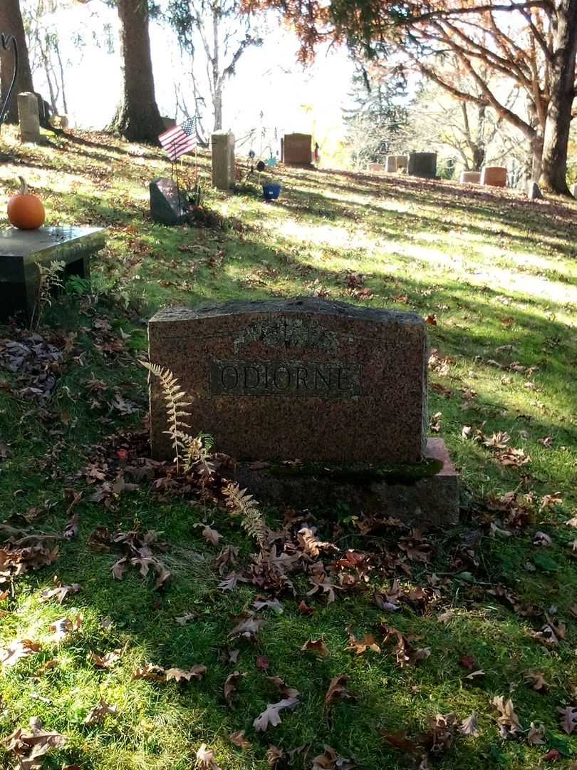Alice M. Odiorne's grave. Photo 1