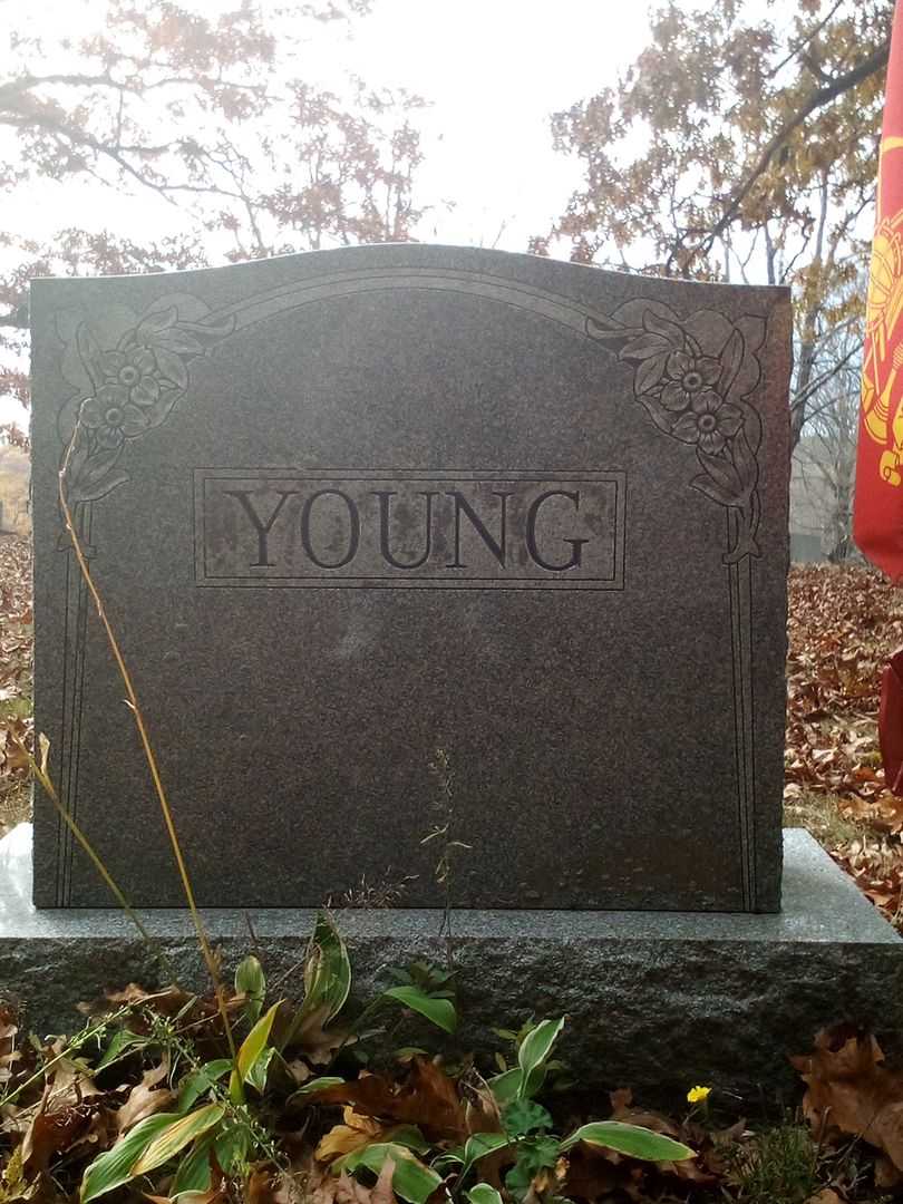 Robert C. Young's grave. Photo 3