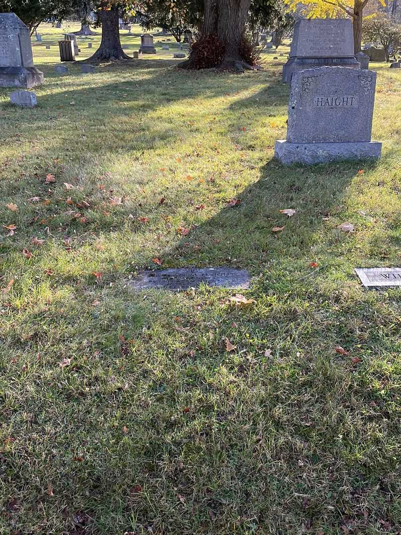 Mallan M. Haight's grave. Photo 2