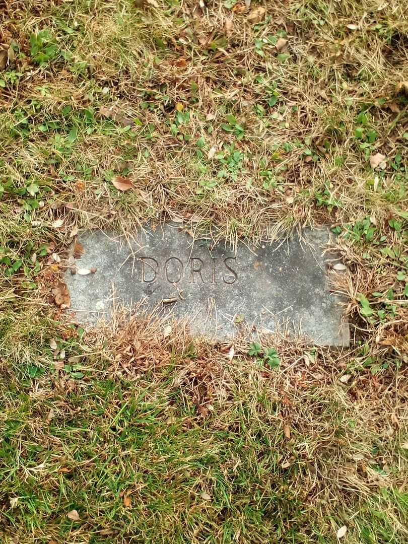 Doris I. W. Broman's grave. Photo 4