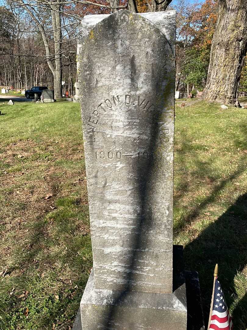 Laverton O. Viccaro's grave. Photo 3