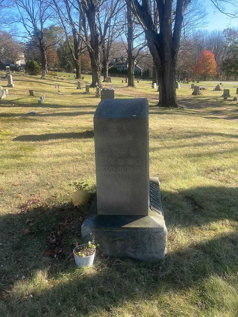 Sarah B. Titcomb's grave. Photo 2