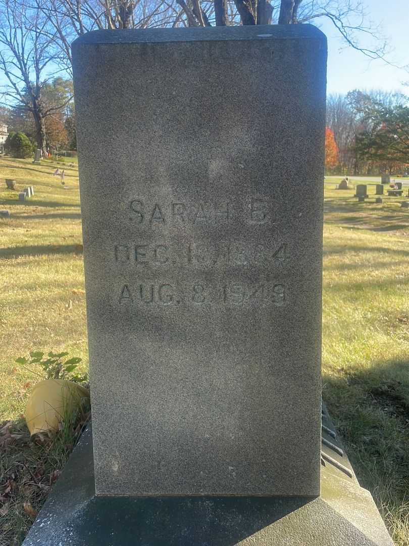 Sarah B. Titcomb's grave. Photo 3