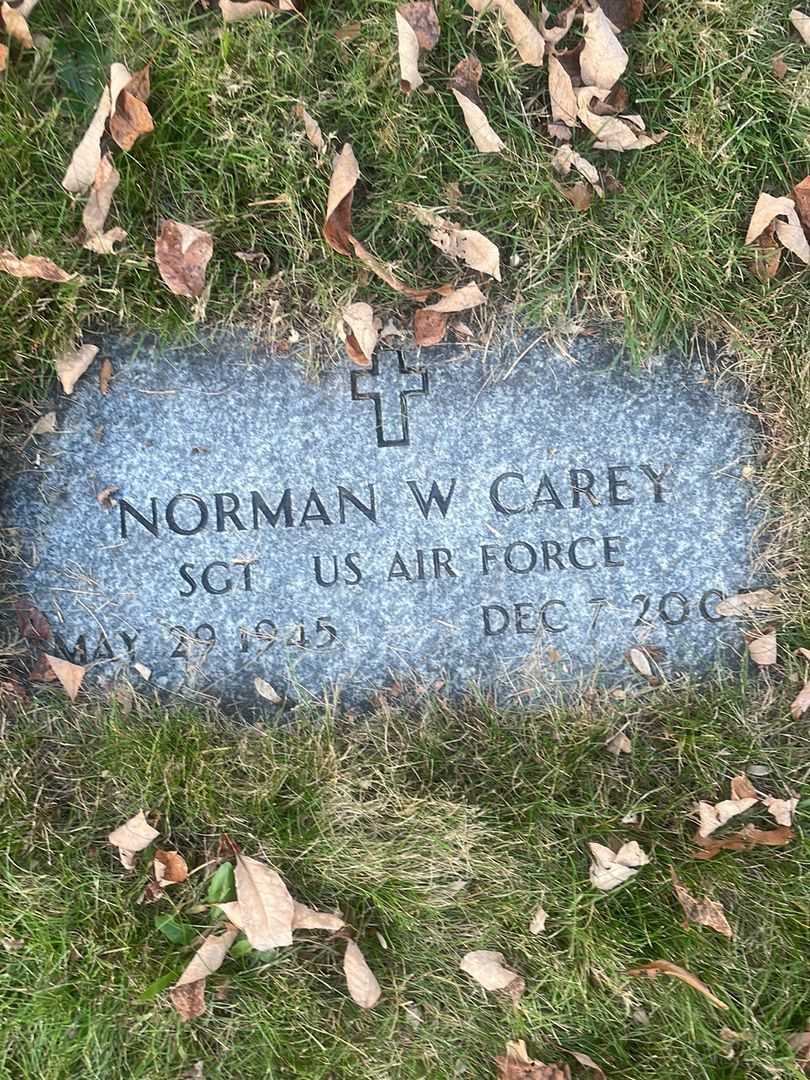 Norman Wayne Carey's grave. Photo 5