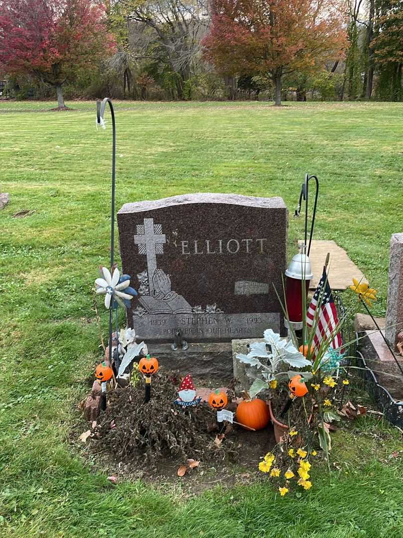 Stephen W. Elliott's grave. Photo 2