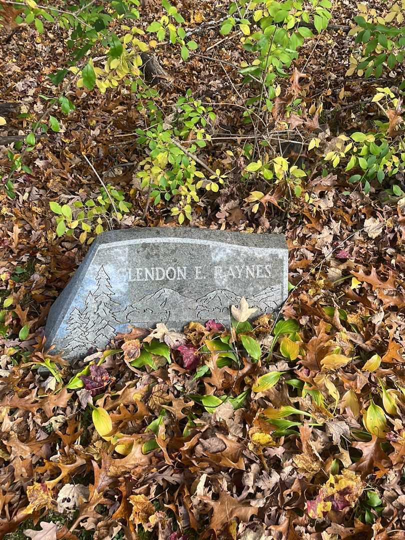Glendon E. Raynes's grave. Photo 3