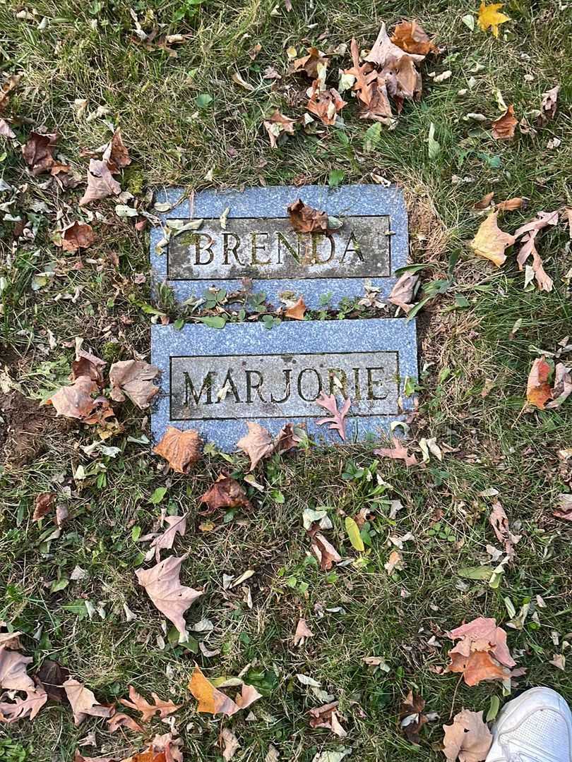 Brenda T. Hogan's grave. Photo 4