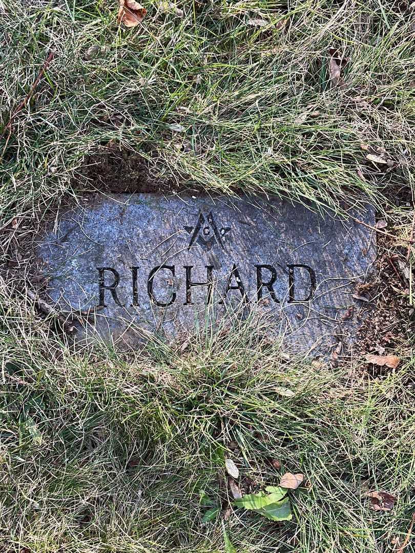 Richard T. Bailey's grave. Photo 4