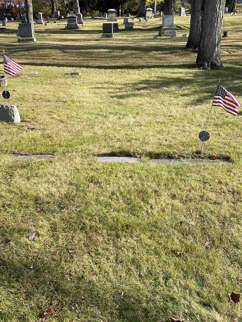 Isora E. Fry's grave. Photo 2