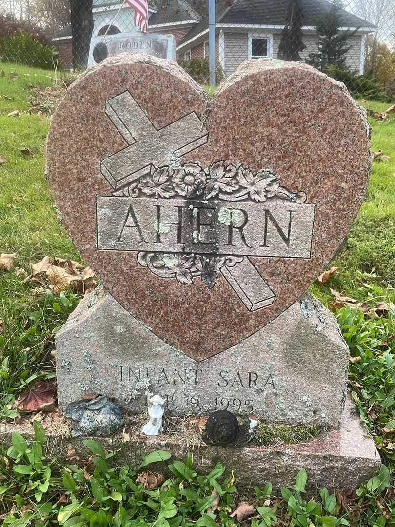 Sara Ahern's grave. Photo 2