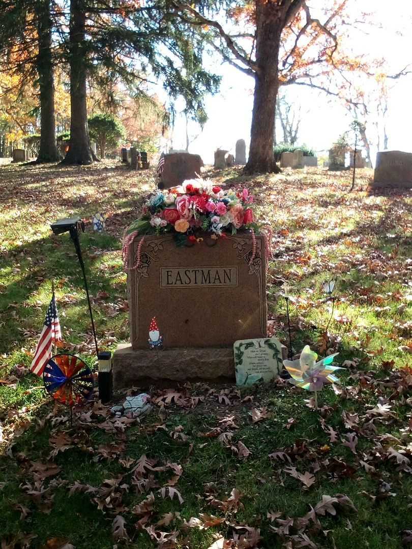 Trevor R. Eastman's grave. Photo 1