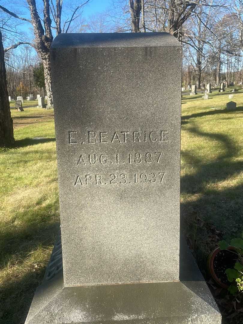 E. Beatrice Titcomb's grave. Photo 3