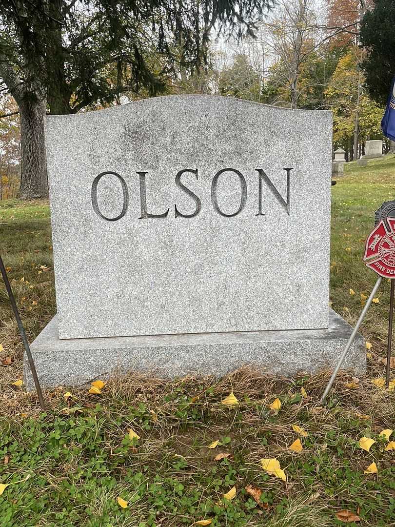 Dorothy E. Hale Olson's grave. Photo 1