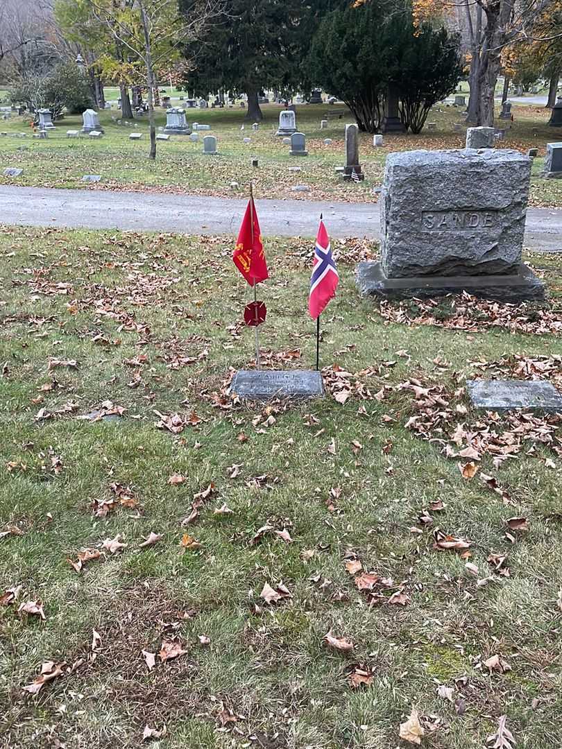 Gunnar M. Sande's grave. Photo 3