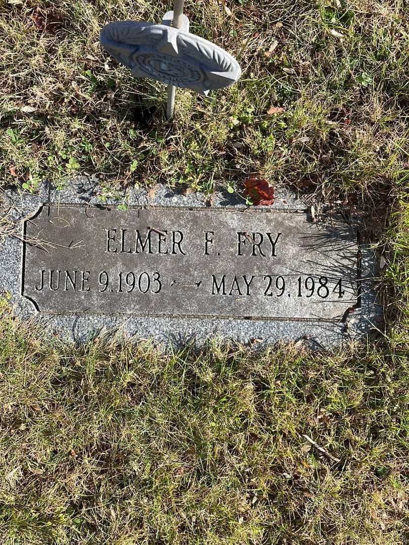 Elmer F. Fry's grave. Photo 3