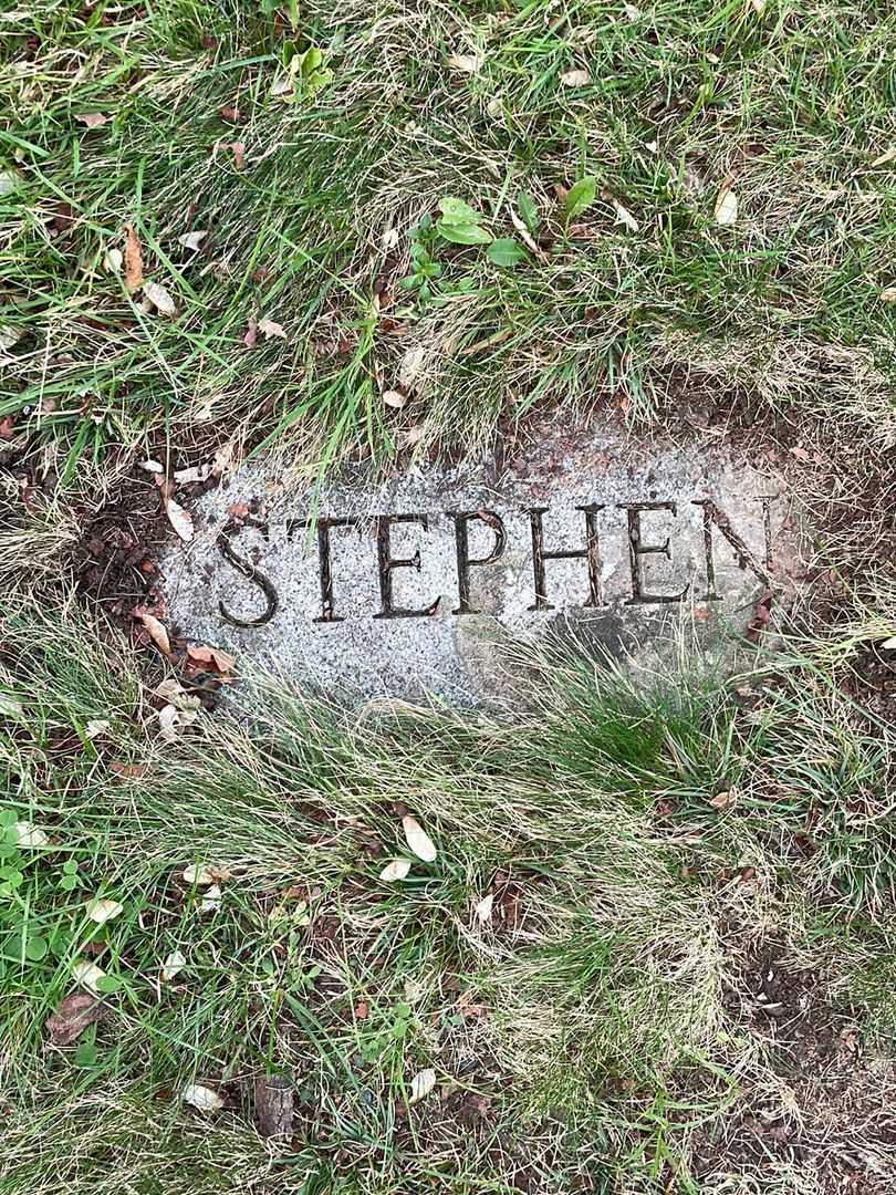 Stephen L. Kelly's grave. Photo 4