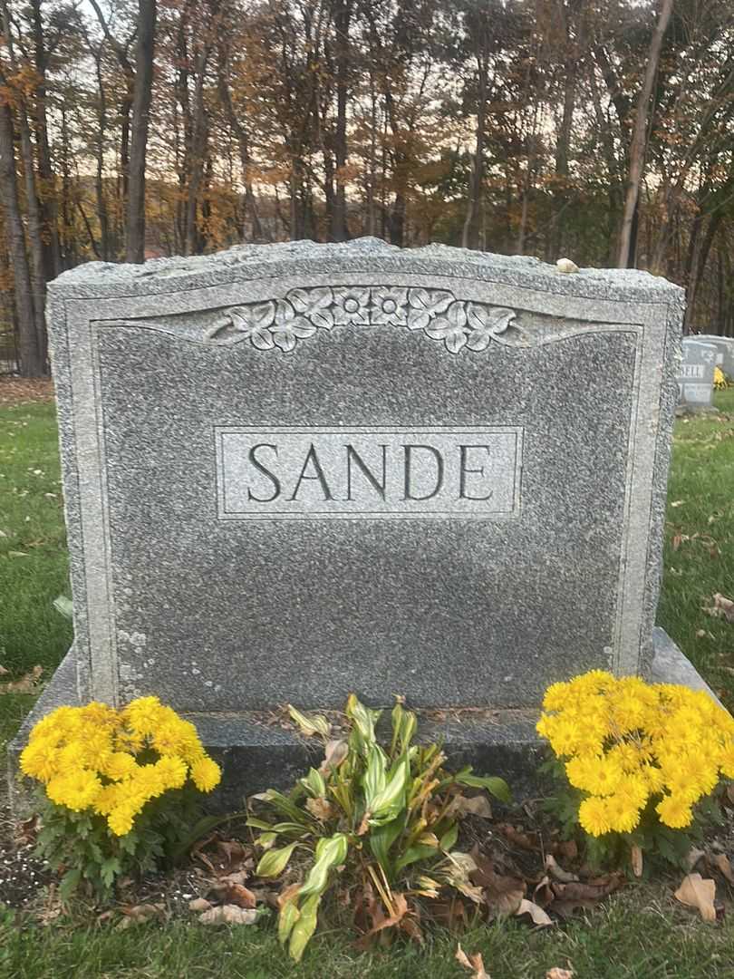 C. Francis Sande's grave. Photo 1