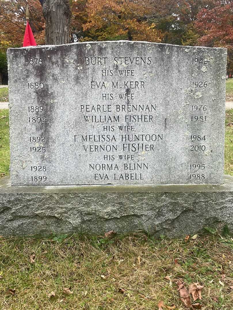 Eva Labell's grave. Photo 4