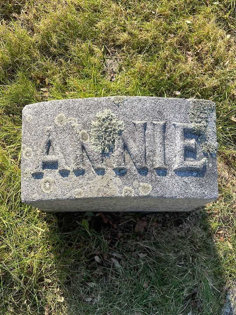 Annie Dunton Adams's grave. Photo 4