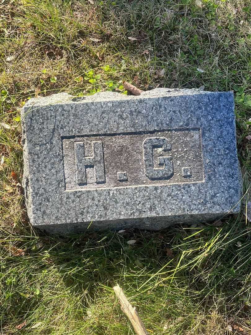 Hector Golden's grave. Photo 3