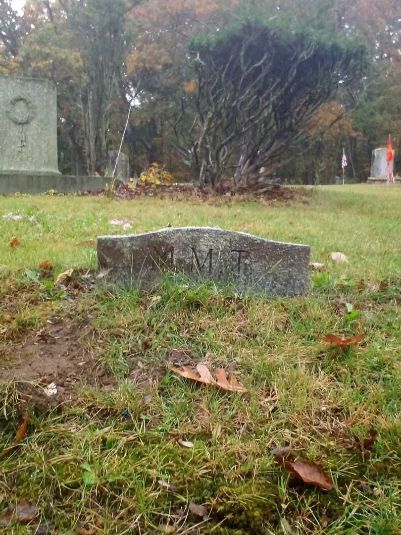 Marjorie MacInnis Tuttle's grave. Photo 5