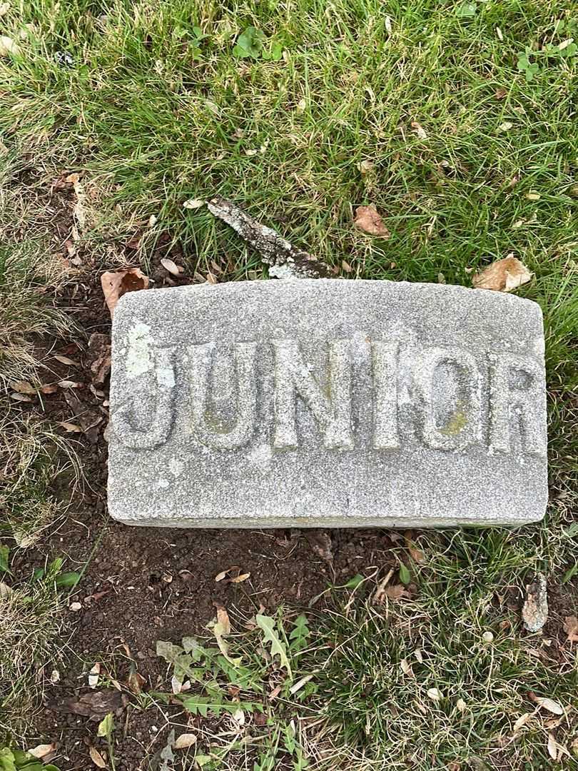 Stephen L. Kelly Junior's grave. Photo 4