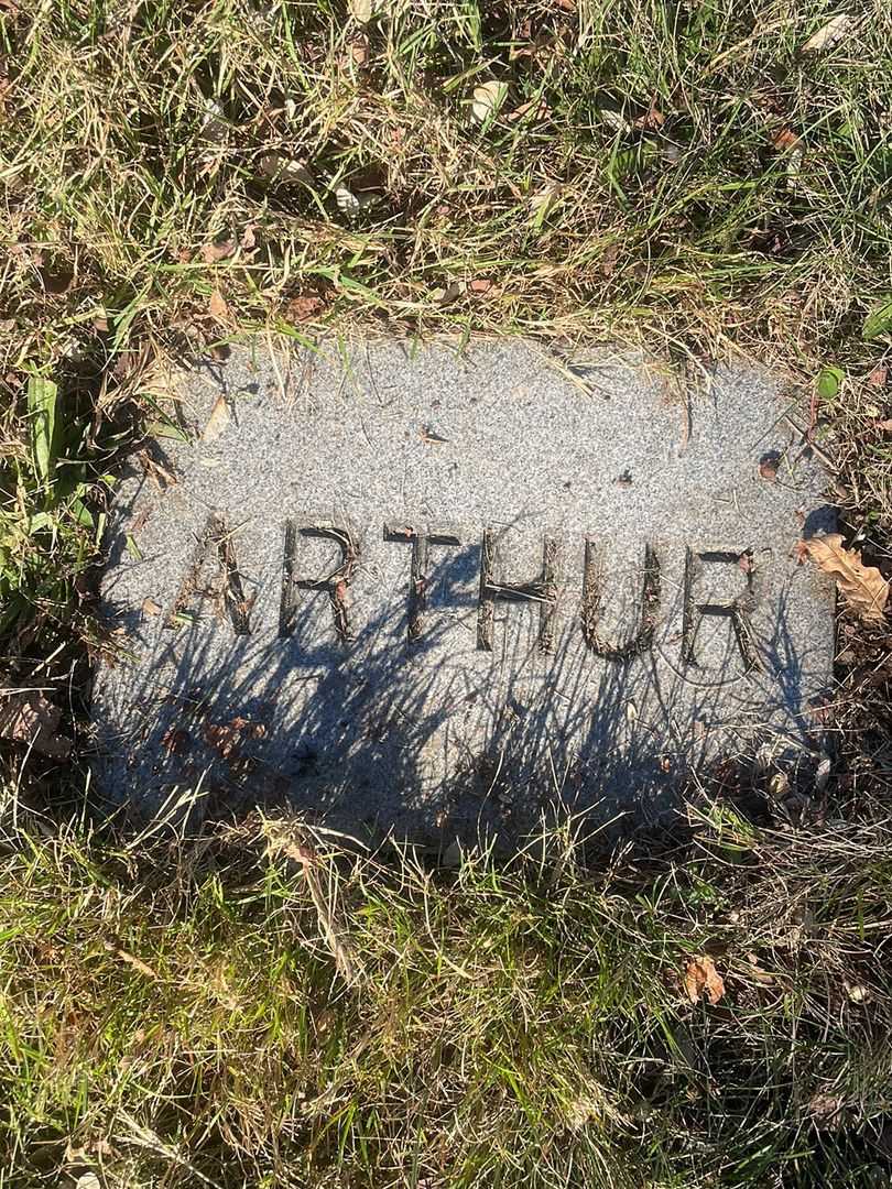 Arthur D. Lockwood's grave. Photo 4