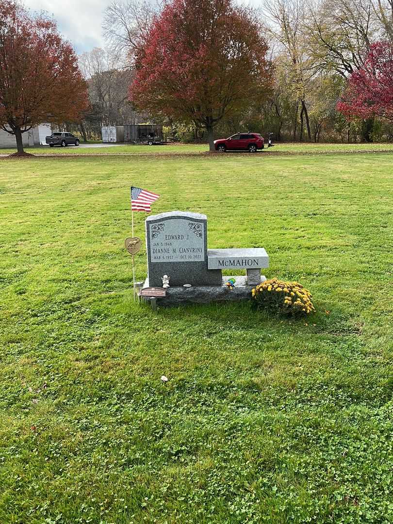 Dianne M. Janvrin McMahon's grave. Photo 2