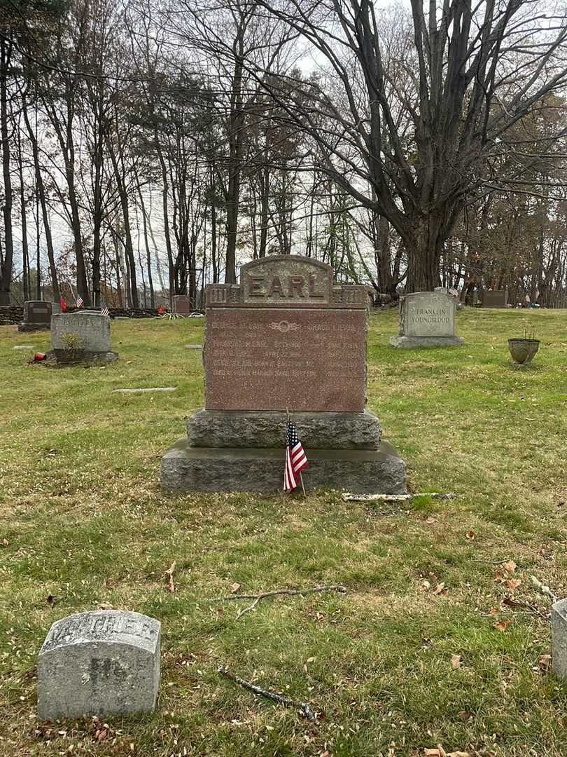 Cecil A. Earl's grave. Photo 2