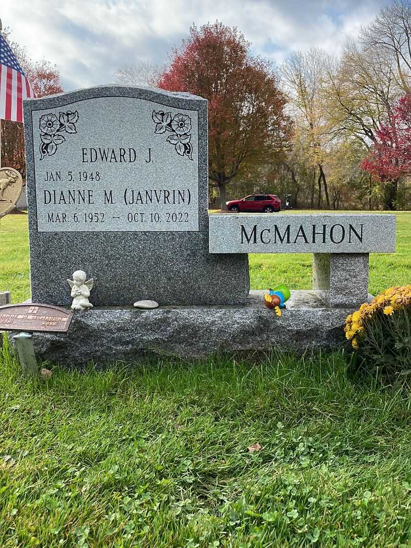 Dianne M. Janvrin McMahon's grave. Photo 1