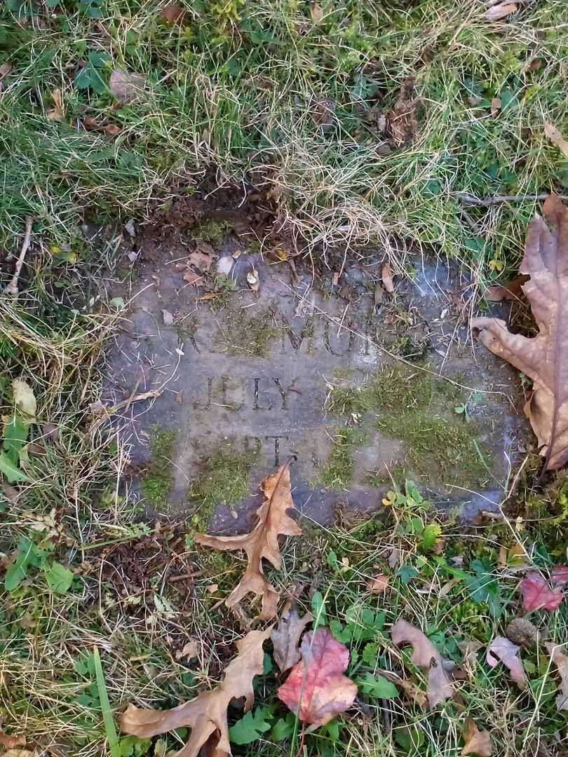 Raymond Odiorne's grave. Photo 3